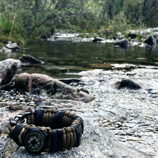  The Friendly Swede Trilobite Extra Beefy/Wide 500 lb Paracord  Survival Bracelet With Stainless Steel Black Bow Shackle - Adjustable Size  (Army Green S (6-7 Wrists)) : Sports & Outdoors